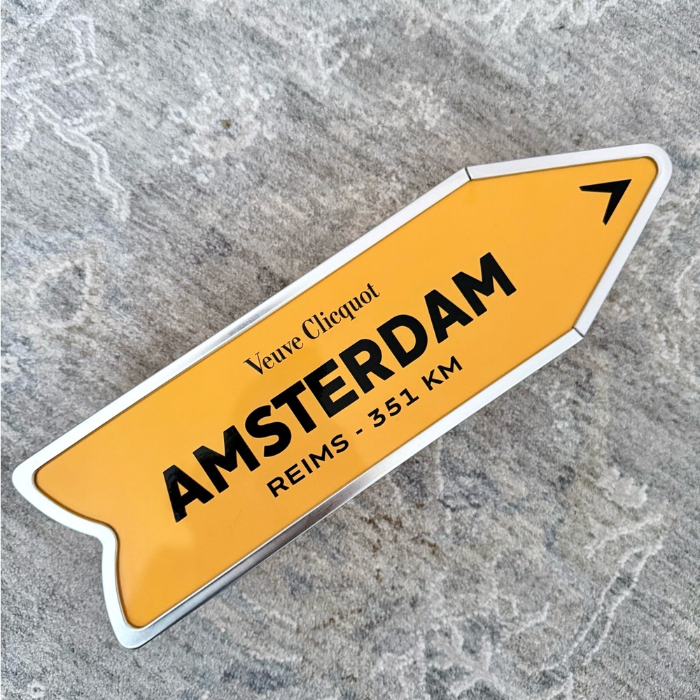 Veuve Clicquot Arrow Gift Box - Amsterdam